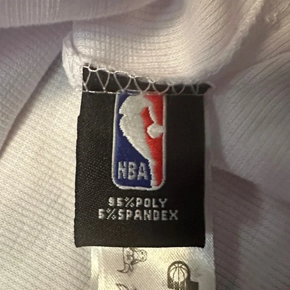 🆕 NBA UNK Women’s Cleveland Cavaliers Long Sleeve Tee - Picture 7 of 7